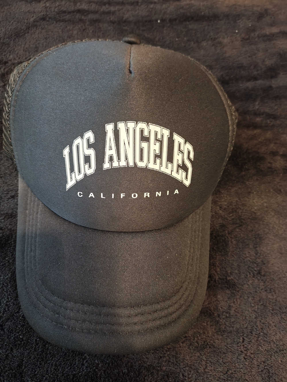 Source Unknown Black Los Angeles California Trucker Hat